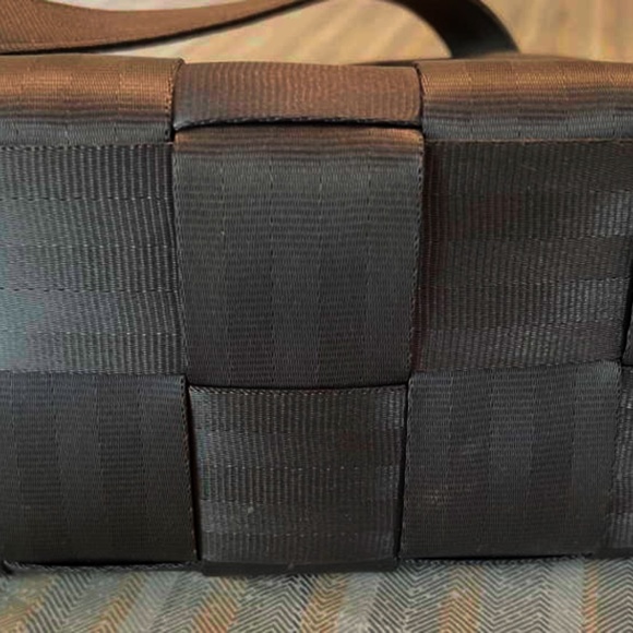 Harvey's Original Seat Belt Bag - medium shoulder tote in steel blue - Picture 3 of 10